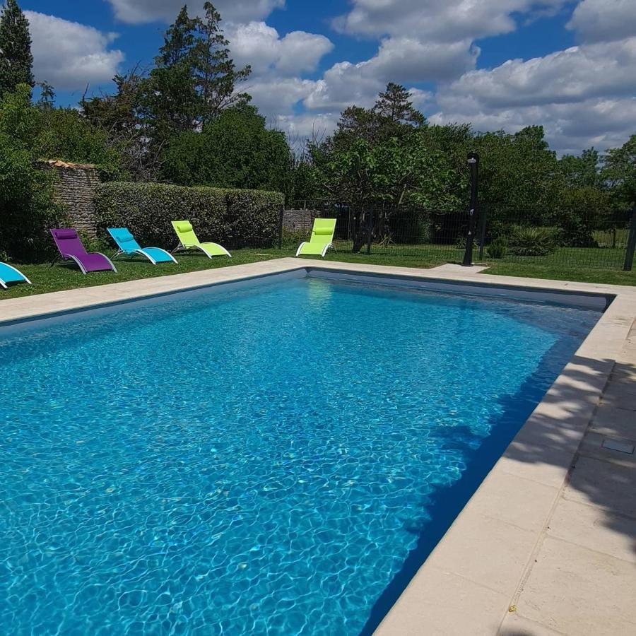 L'Enclos Bleu, Gite - Marais Poitevin Avec Piscine Chauffee Chaille-Les-Marais Ngoại thất bức ảnh