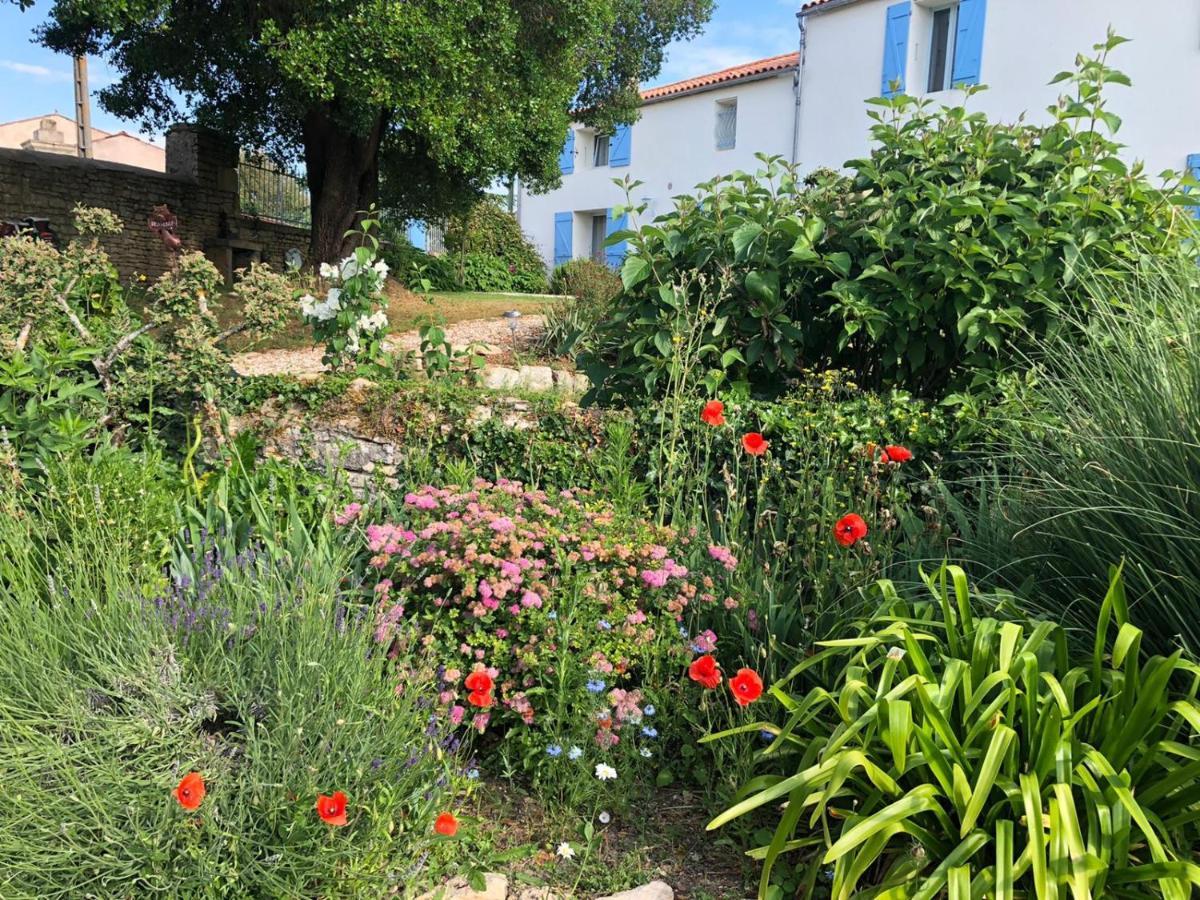 L'Enclos Bleu, Gite - Marais Poitevin Avec Piscine Chauffee Chaille-Les-Marais Ngoại thất bức ảnh