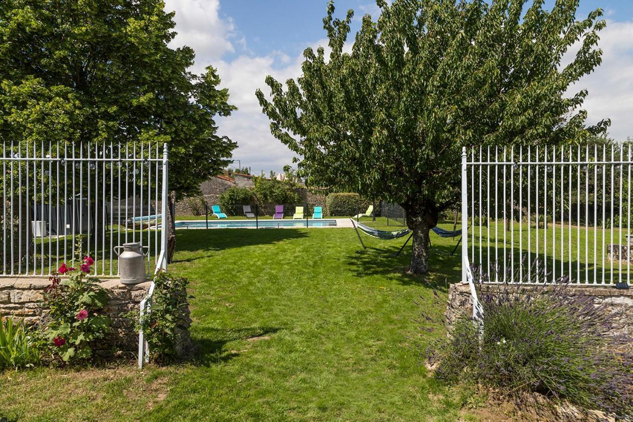 L'Enclos Bleu, Gite - Marais Poitevin Avec Piscine Chauffee Chaille-Les-Marais Ngoại thất bức ảnh