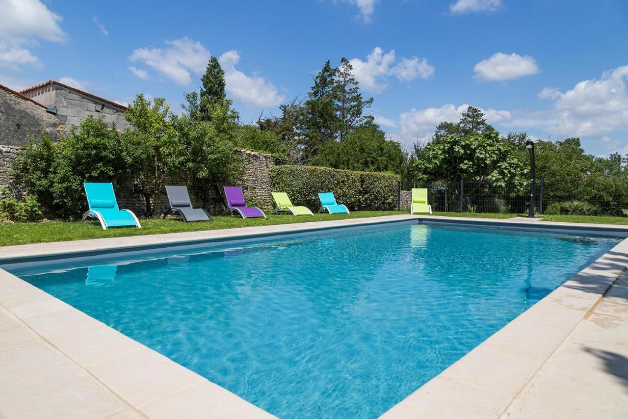 L'Enclos Bleu, Gite - Marais Poitevin Avec Piscine Chauffee Chaille-Les-Marais Ngoại thất bức ảnh