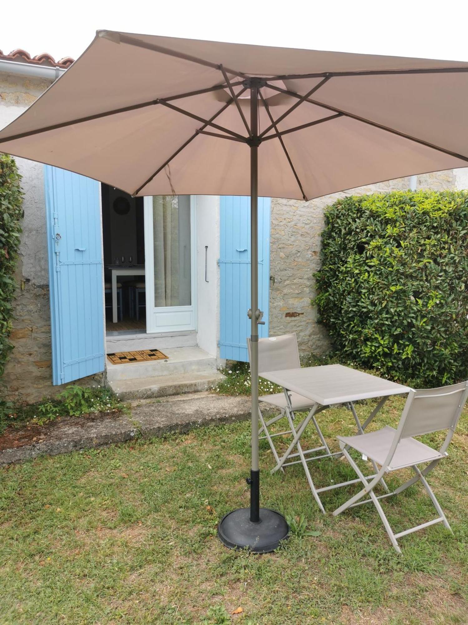 L'Enclos Bleu, Gite - Marais Poitevin Avec Piscine Chauffee Chaille-Les-Marais Ngoại thất bức ảnh