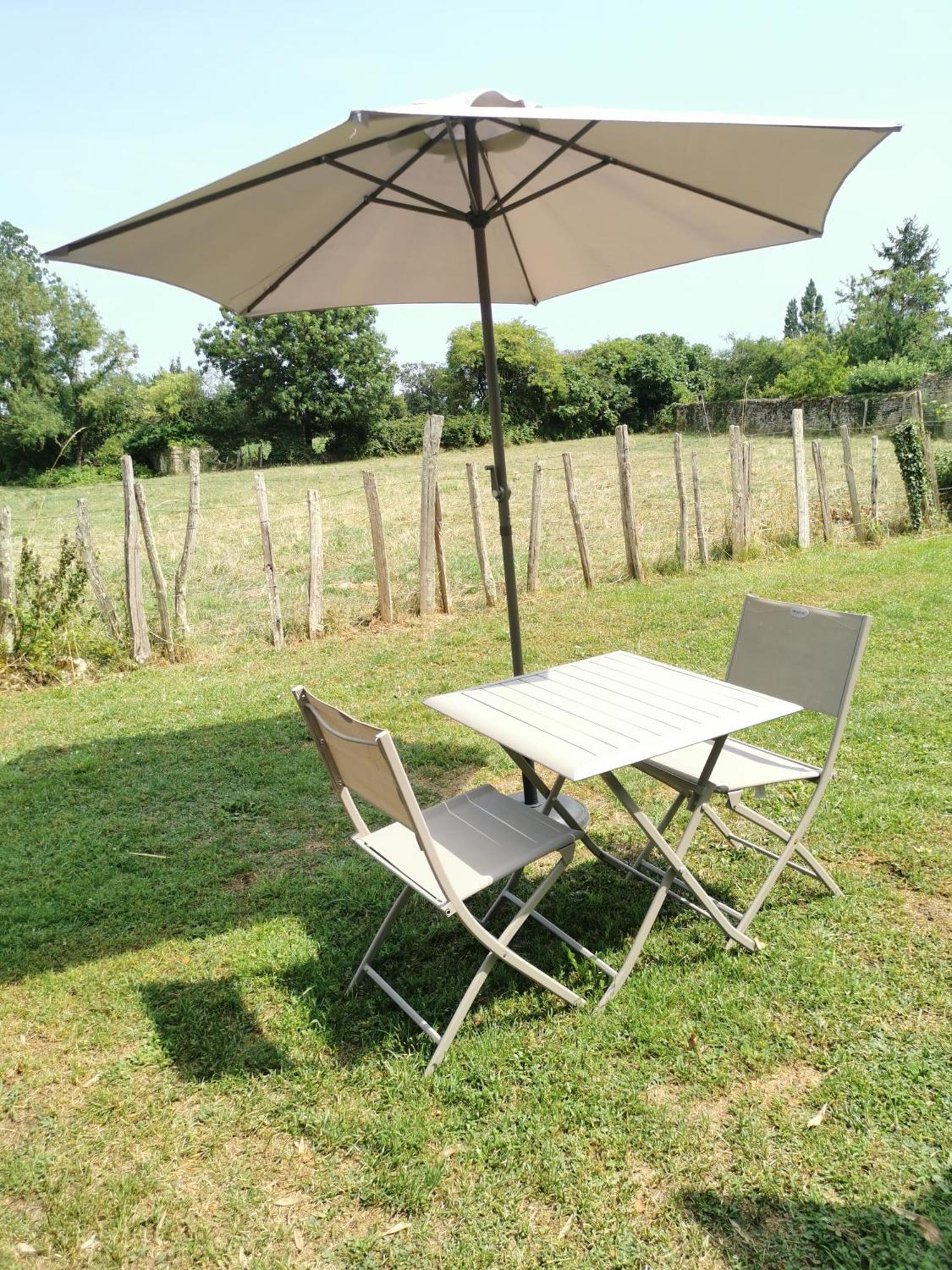 L'Enclos Bleu, Gite - Marais Poitevin Avec Piscine Chauffee Chaille-Les-Marais Ngoại thất bức ảnh
